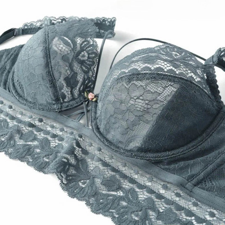 Lingerie set with lace embellishments