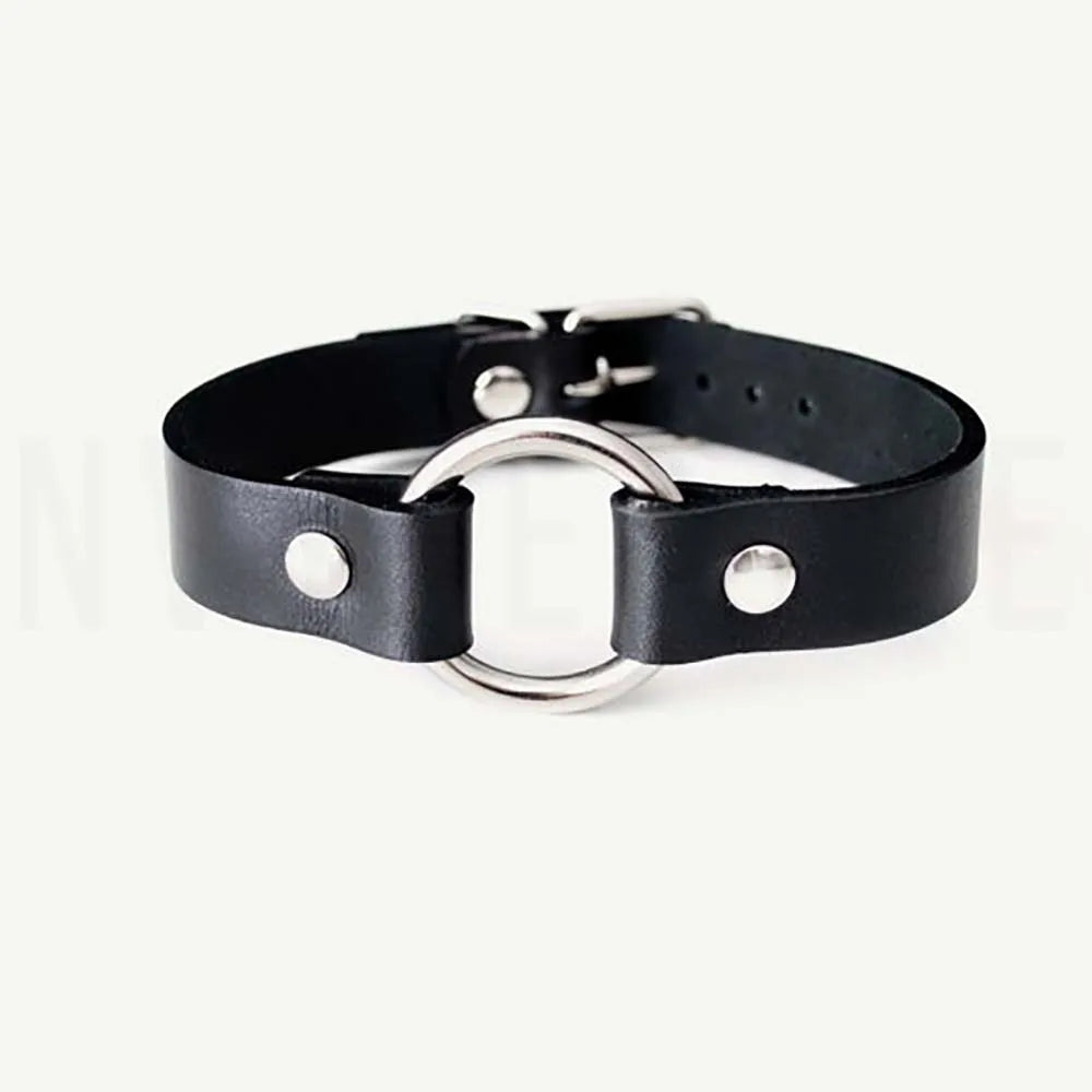 Neck choker with a metal ring