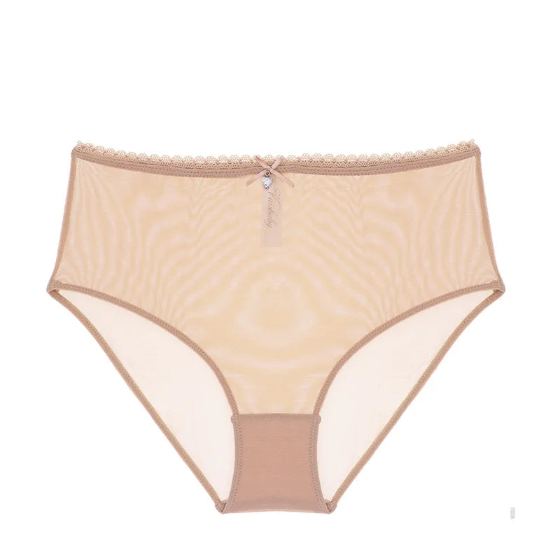 High-waisted briefs that shape the stomach.