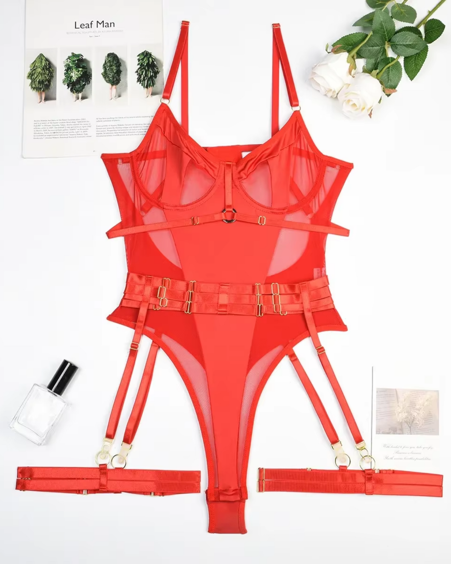 Body with adjustable straps and metal fastenings