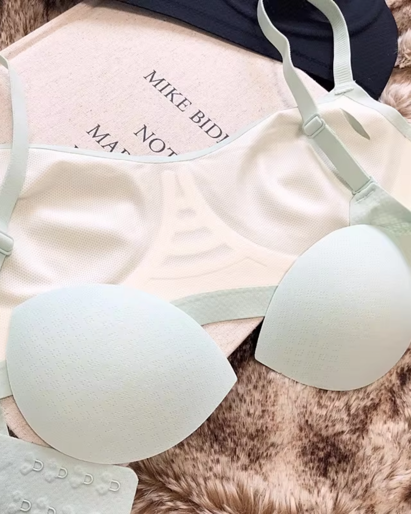 Comfortable seamless balconette bra