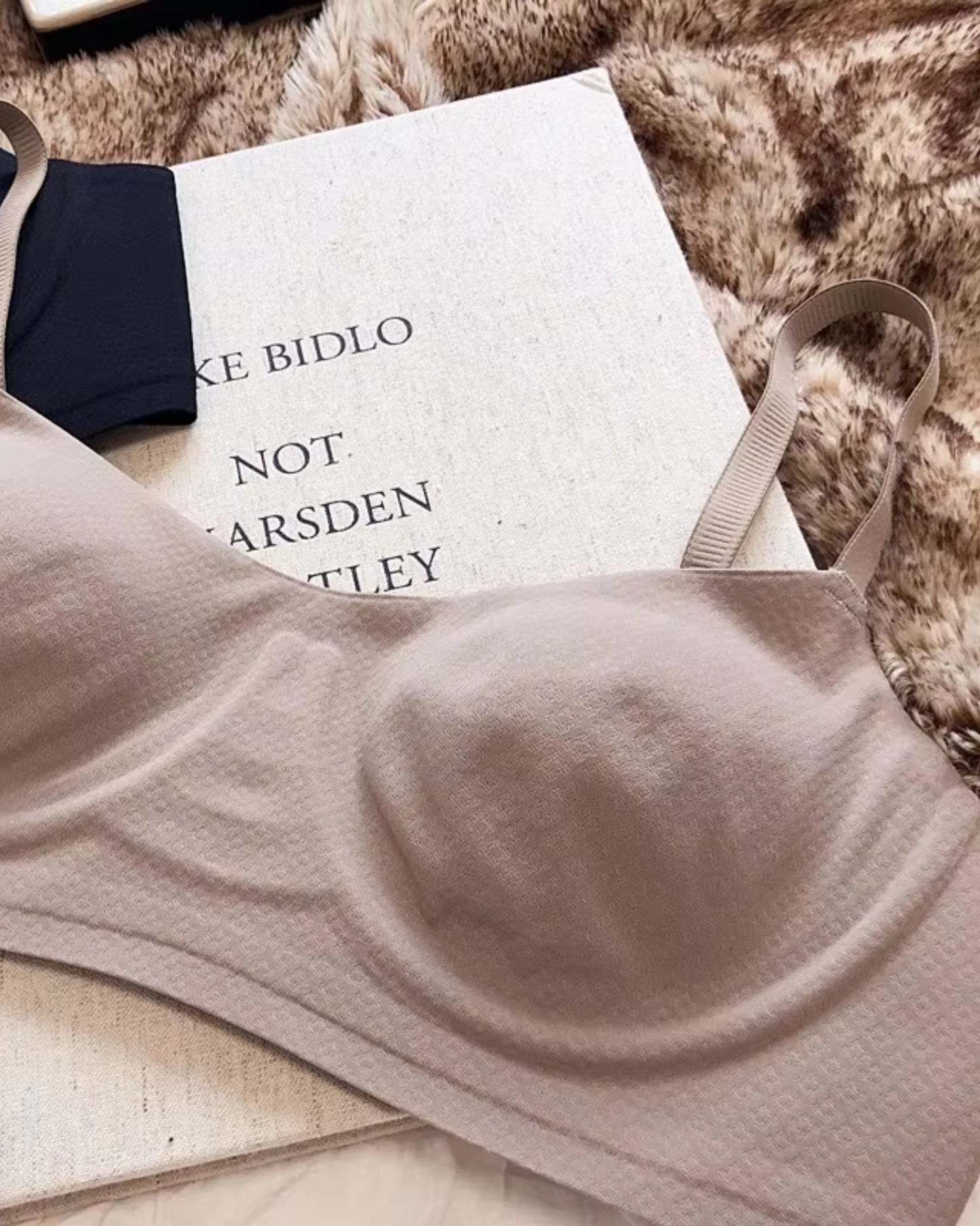 Comfortable seamless balconette bra