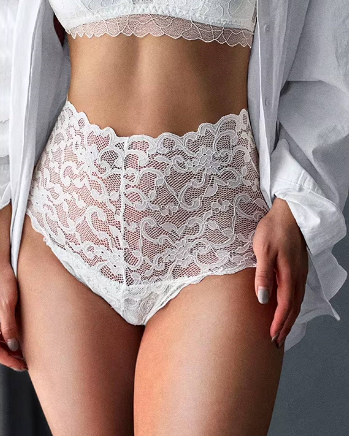 High-waisted lace panties