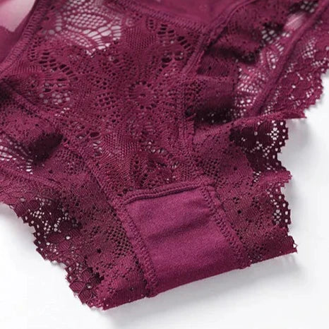 Lace panties with bows