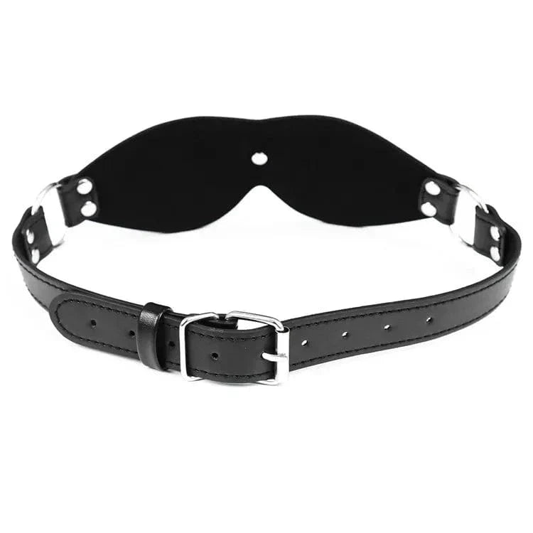 Eye mask with a fastening at the back