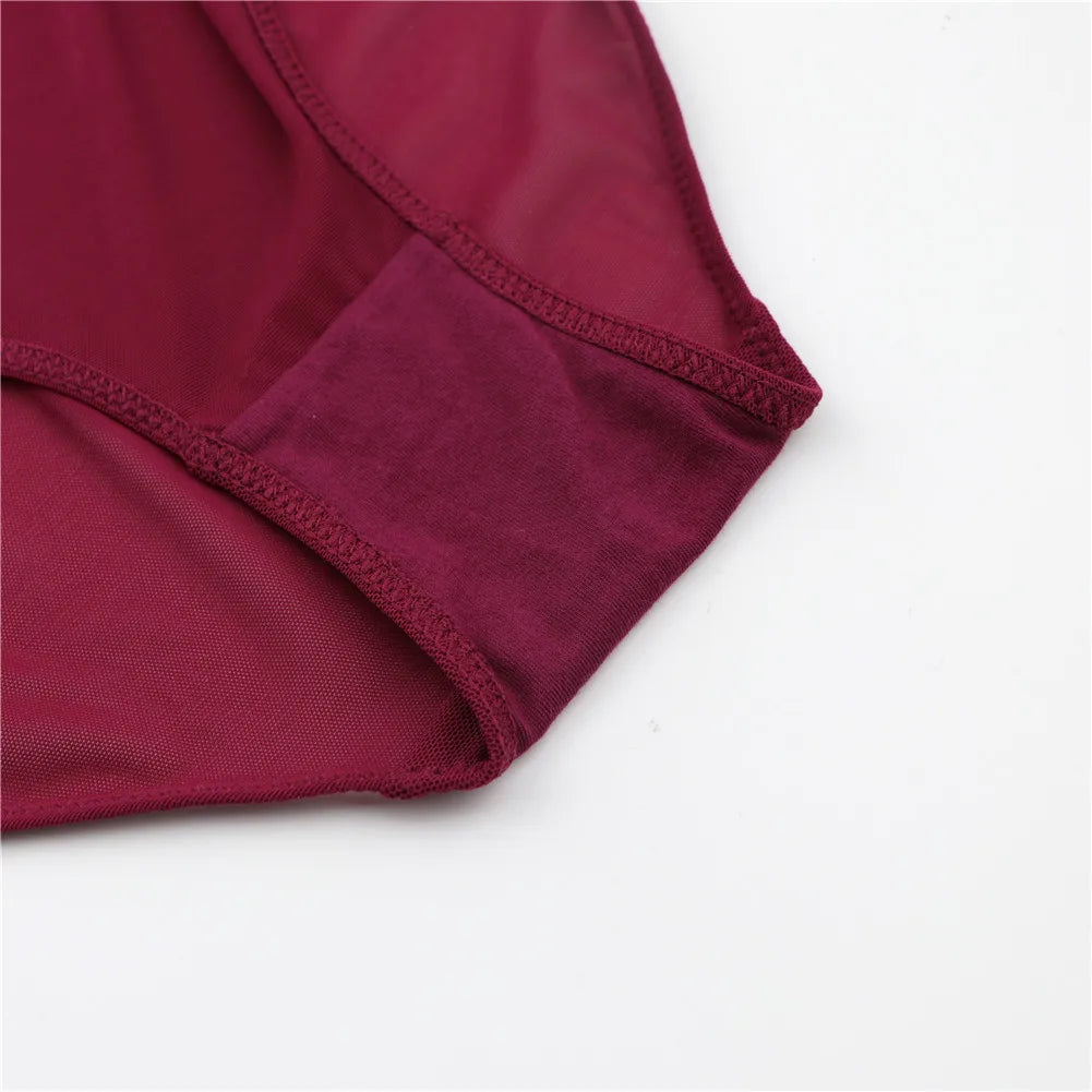 High-waisted briefs that shape the stomach.