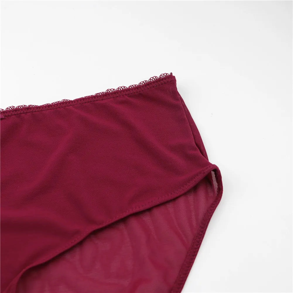 High-waisted briefs that shape the stomach.