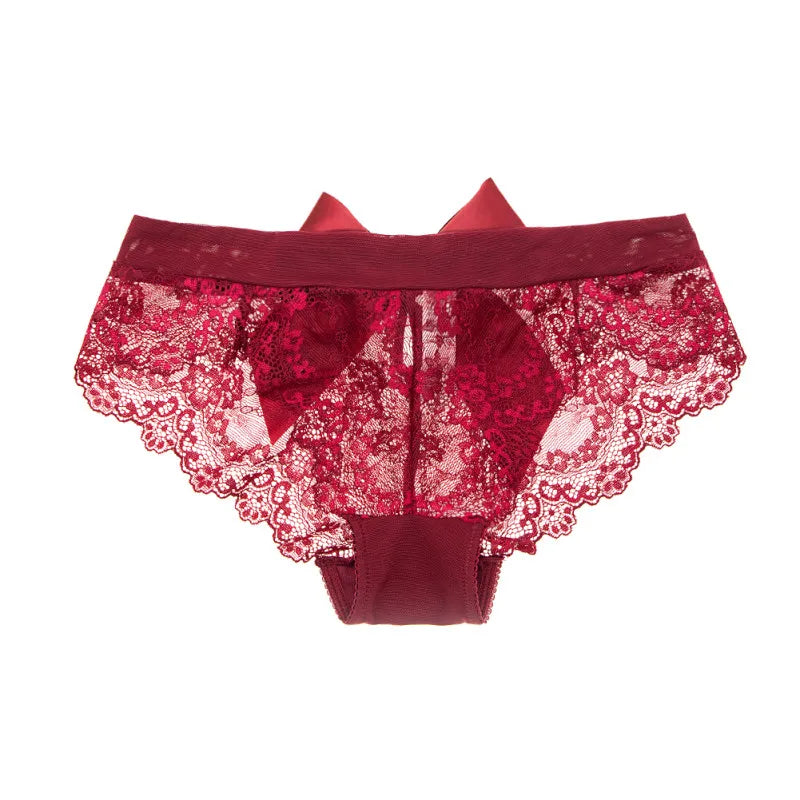Lace hipster panties with a decorative bow
