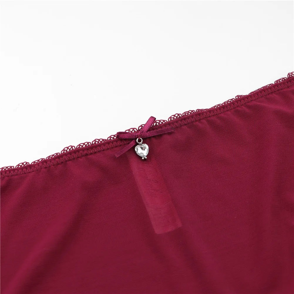 High-waisted briefs that shape the stomach.