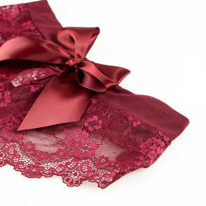 Lace hipster panties with a decorative bow