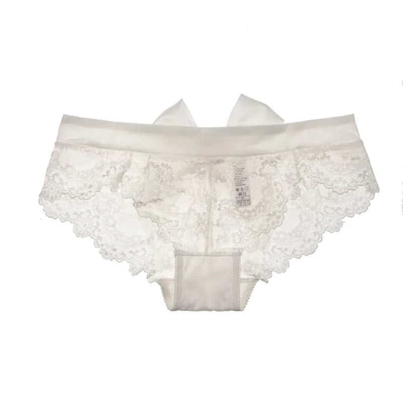 Lace hipster panties with a decorative bow
