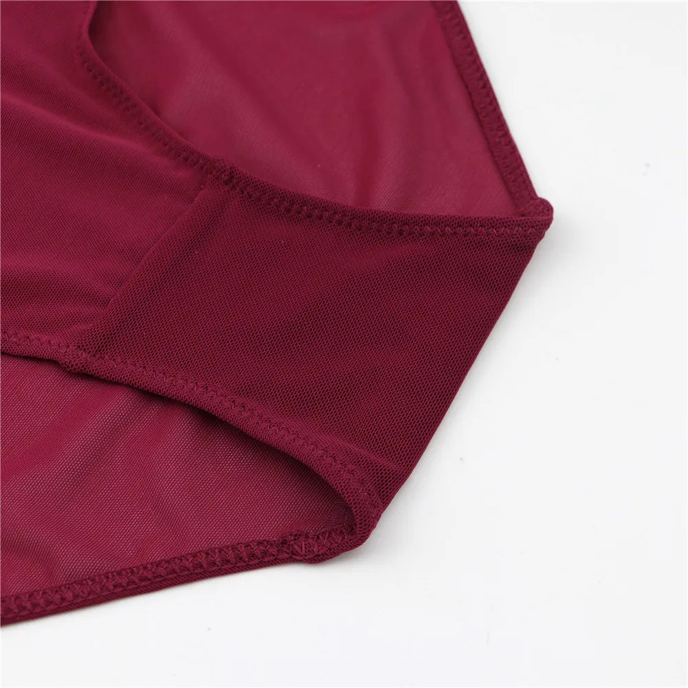 High-waisted briefs that shape the stomach.