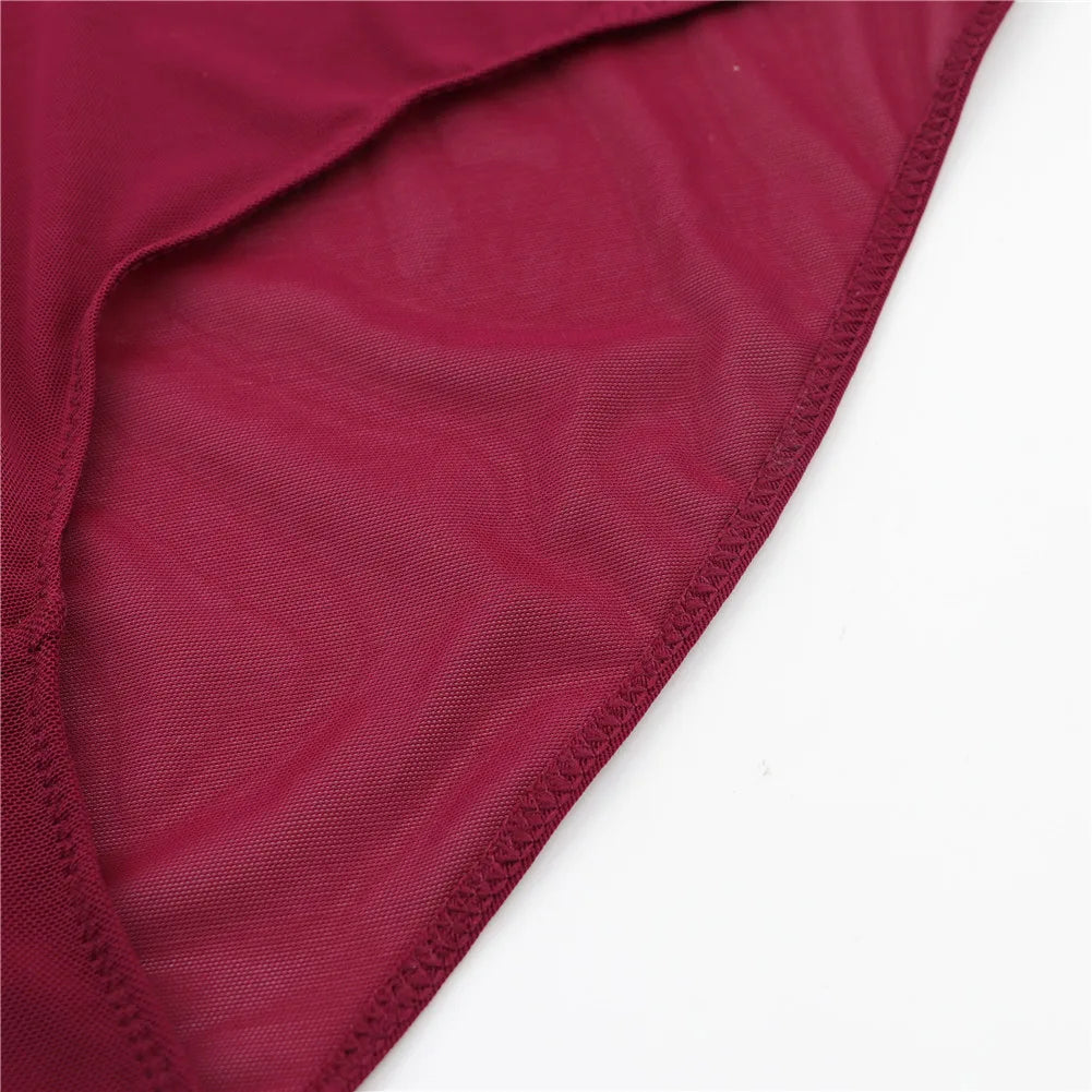 High-waisted briefs that shape the stomach.