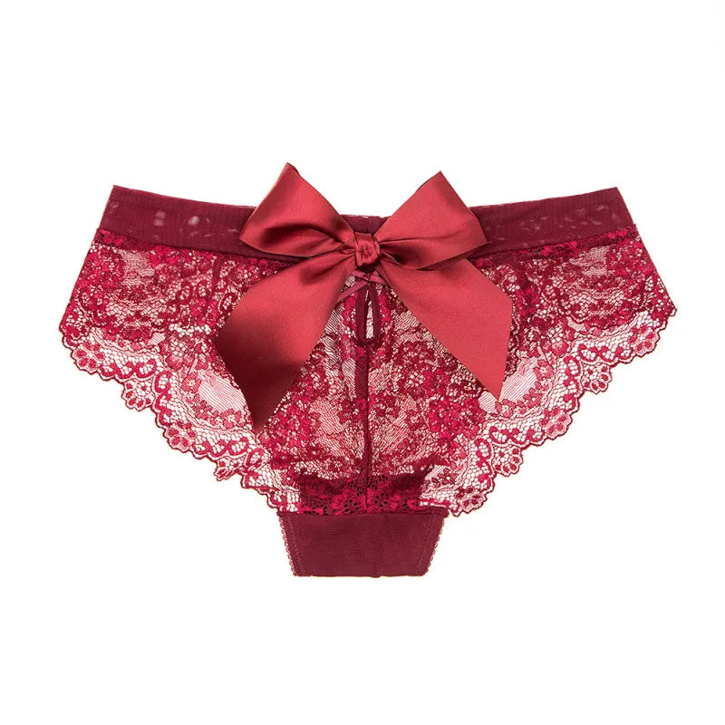 Lace hipster panties with a decorative bow