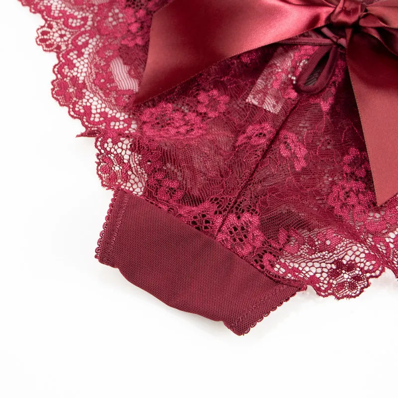 Lace hipster panties with a decorative bow