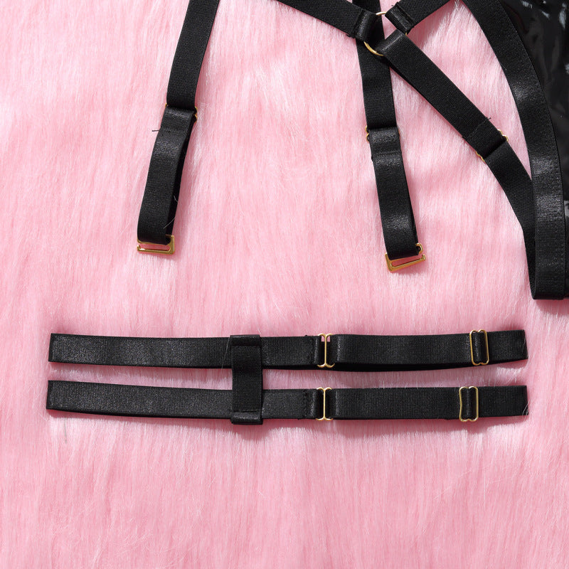 Latex lingerie set with a front-fastening bra
