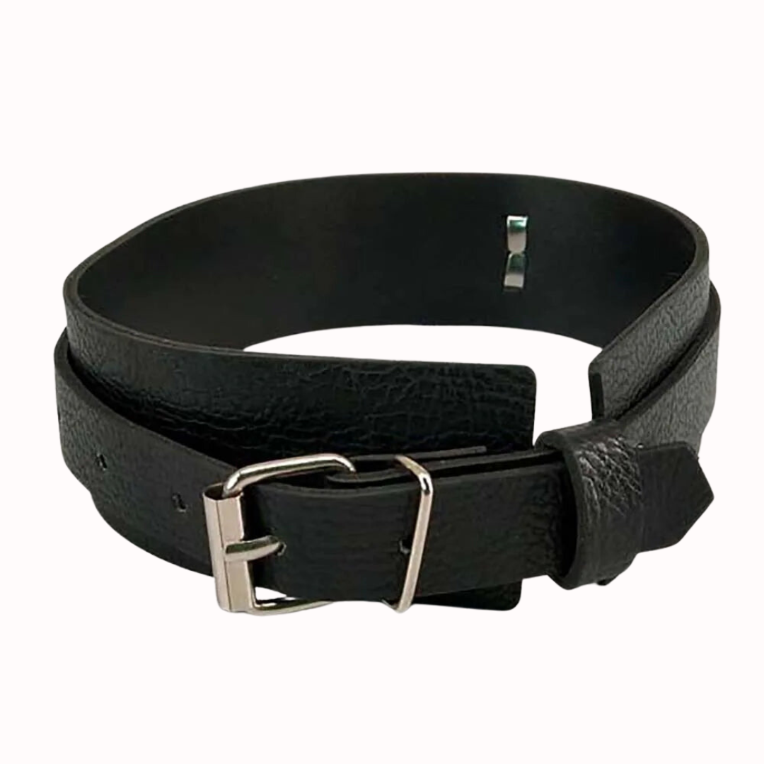 Neck choker with decorative ring