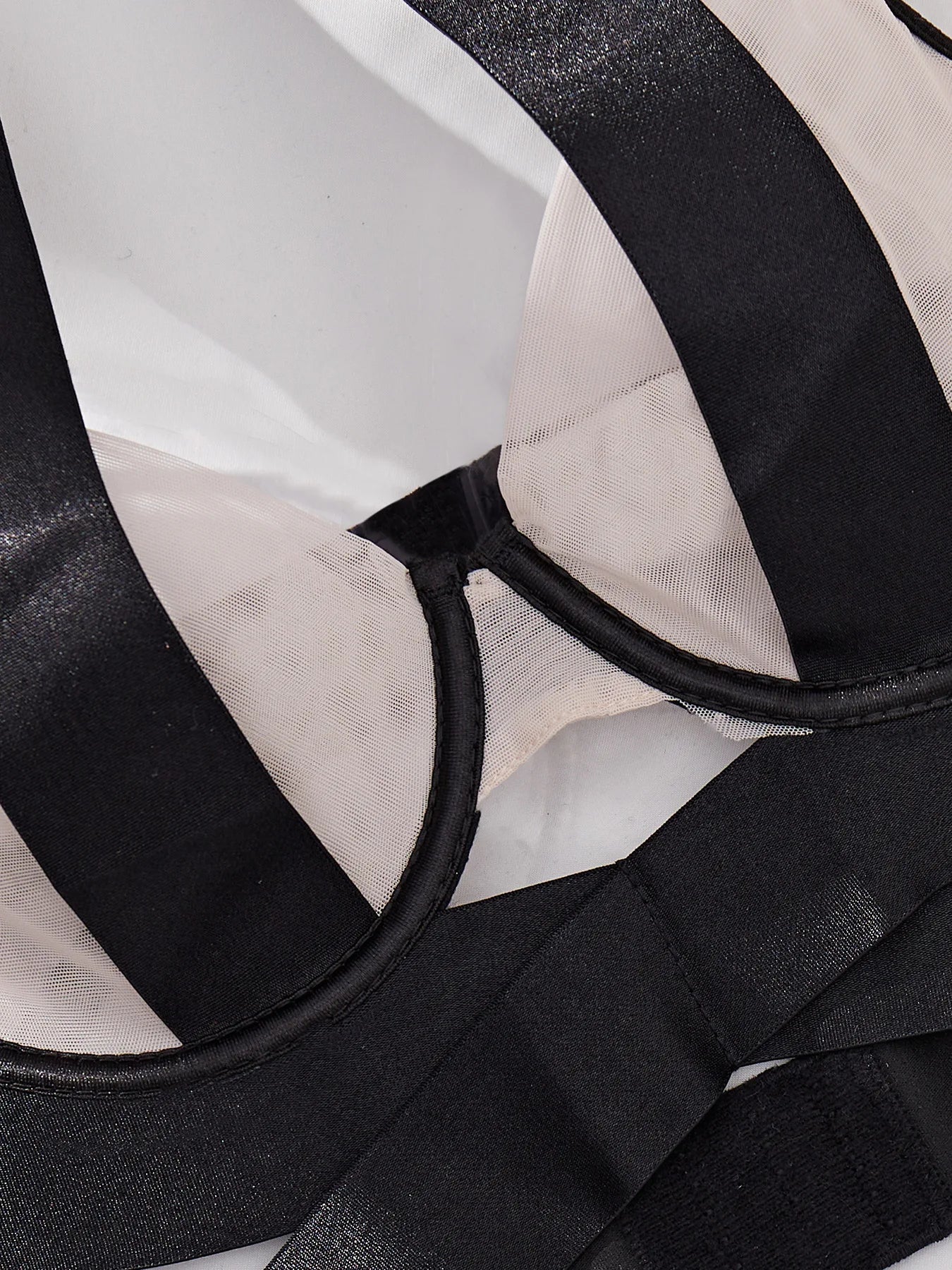 Lingerie set with decorative straps