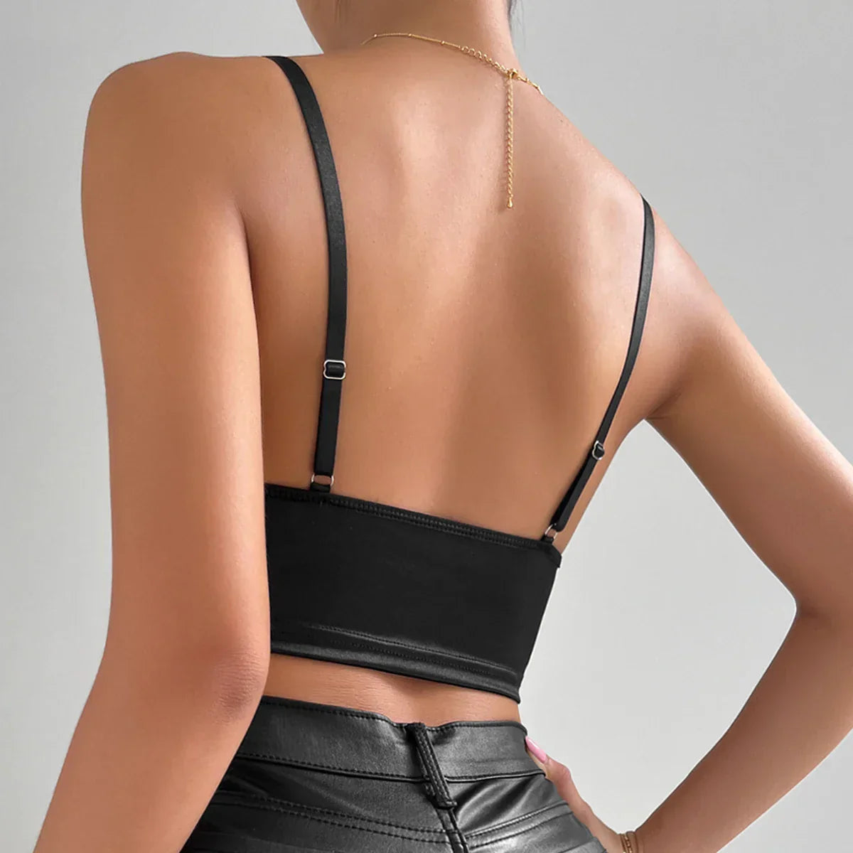 Bra with a deep neckline and open back