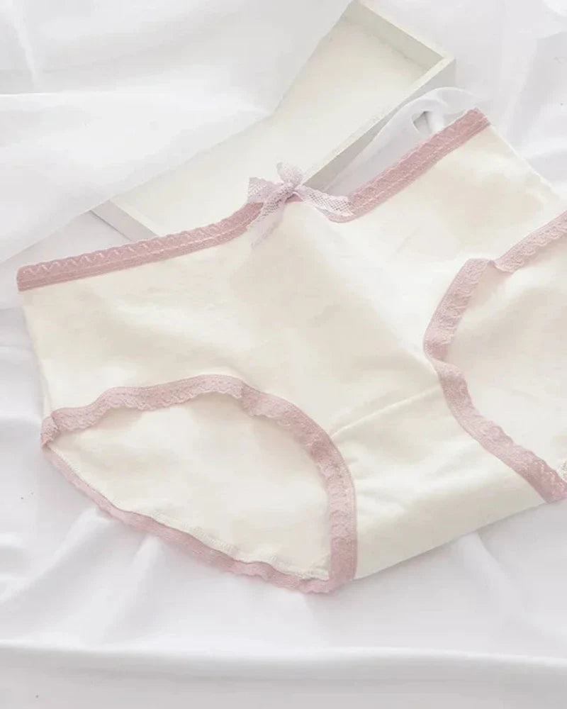 Classic briefs with bow and lace