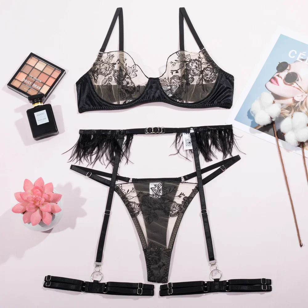 Lingerie set with floral embroidery