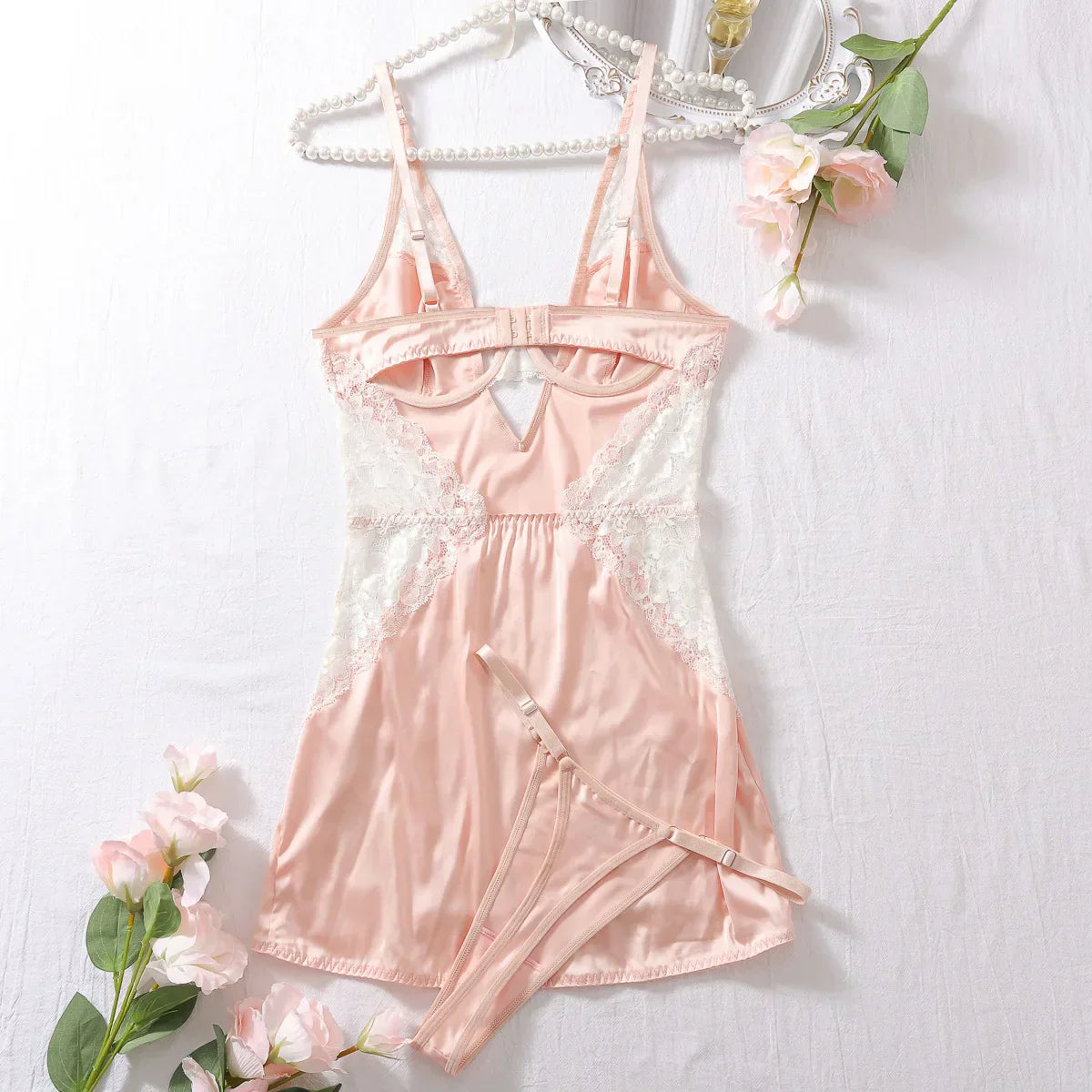 Nightgown with a deep neckline and underwiring
