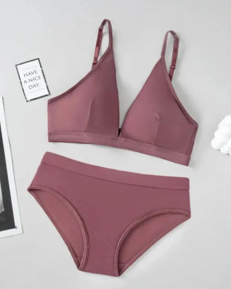 Soft lingerie set with briefs