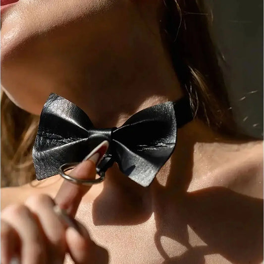Neck choker with a decorative bow