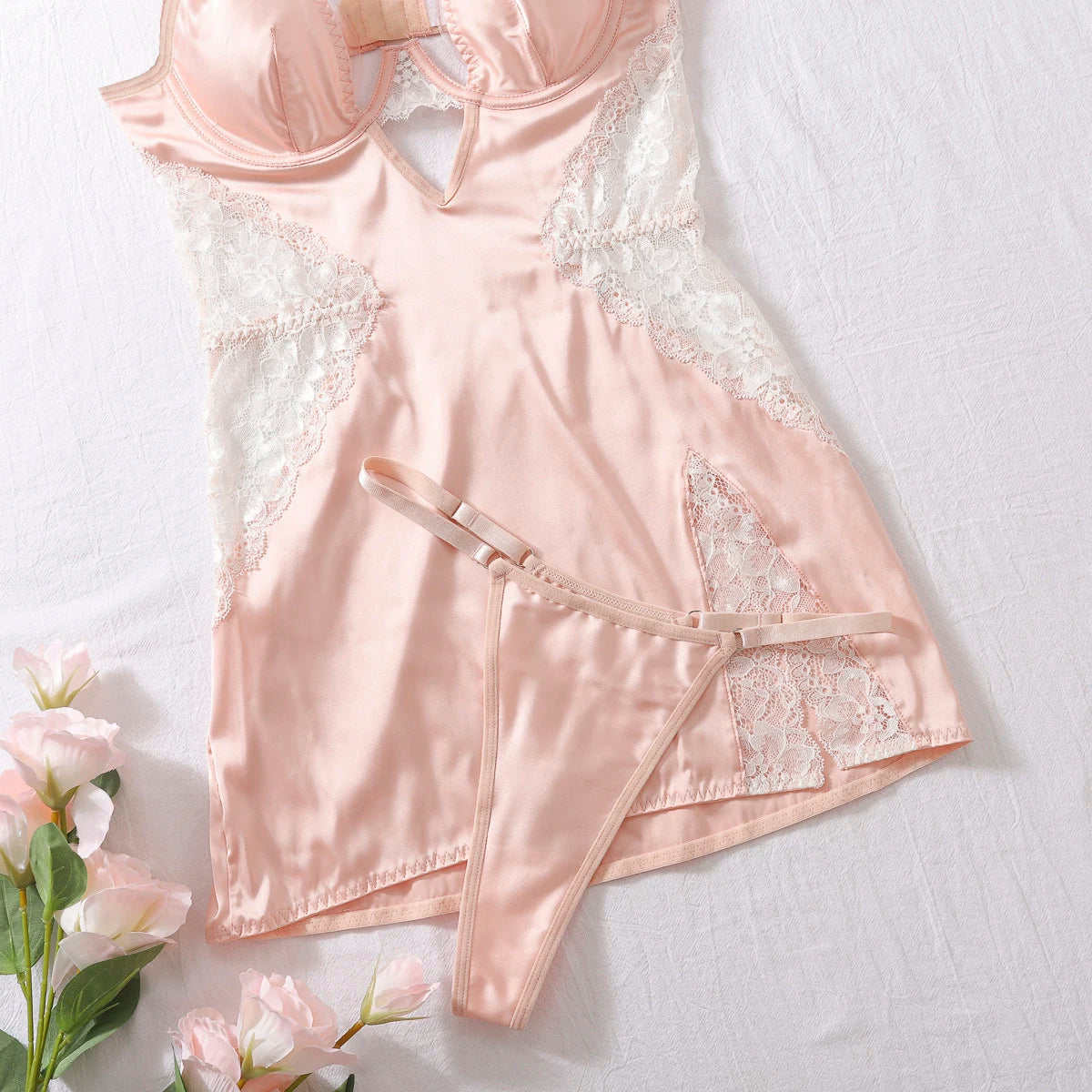 Nightgown with a deep neckline and underwiring