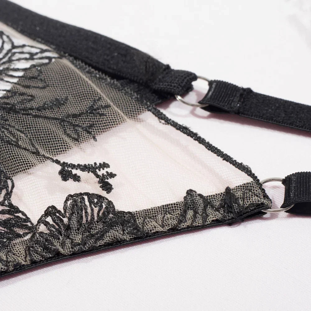 Lingerie set with floral embroidery