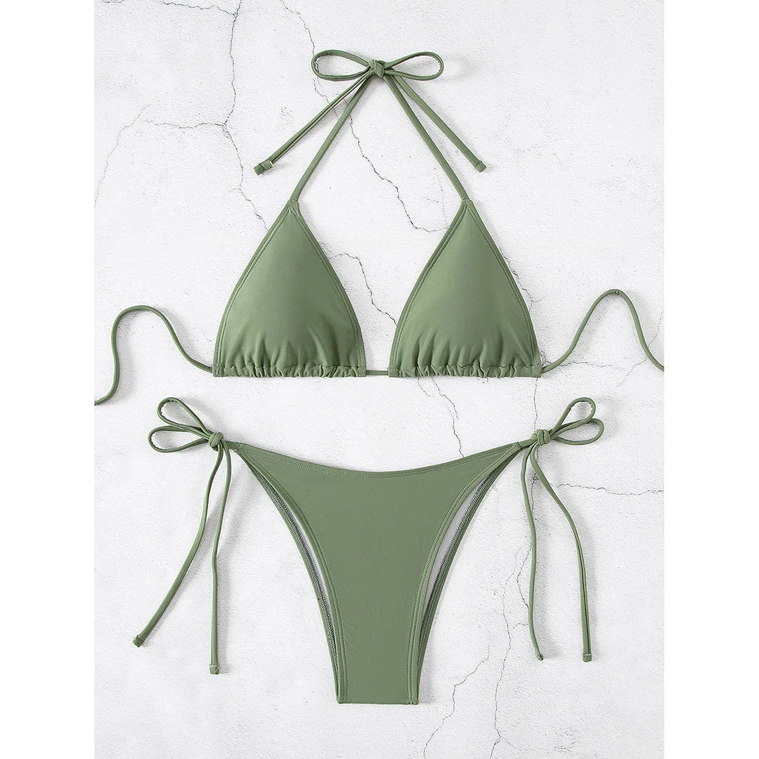 Bikini with adjustable triangular cups