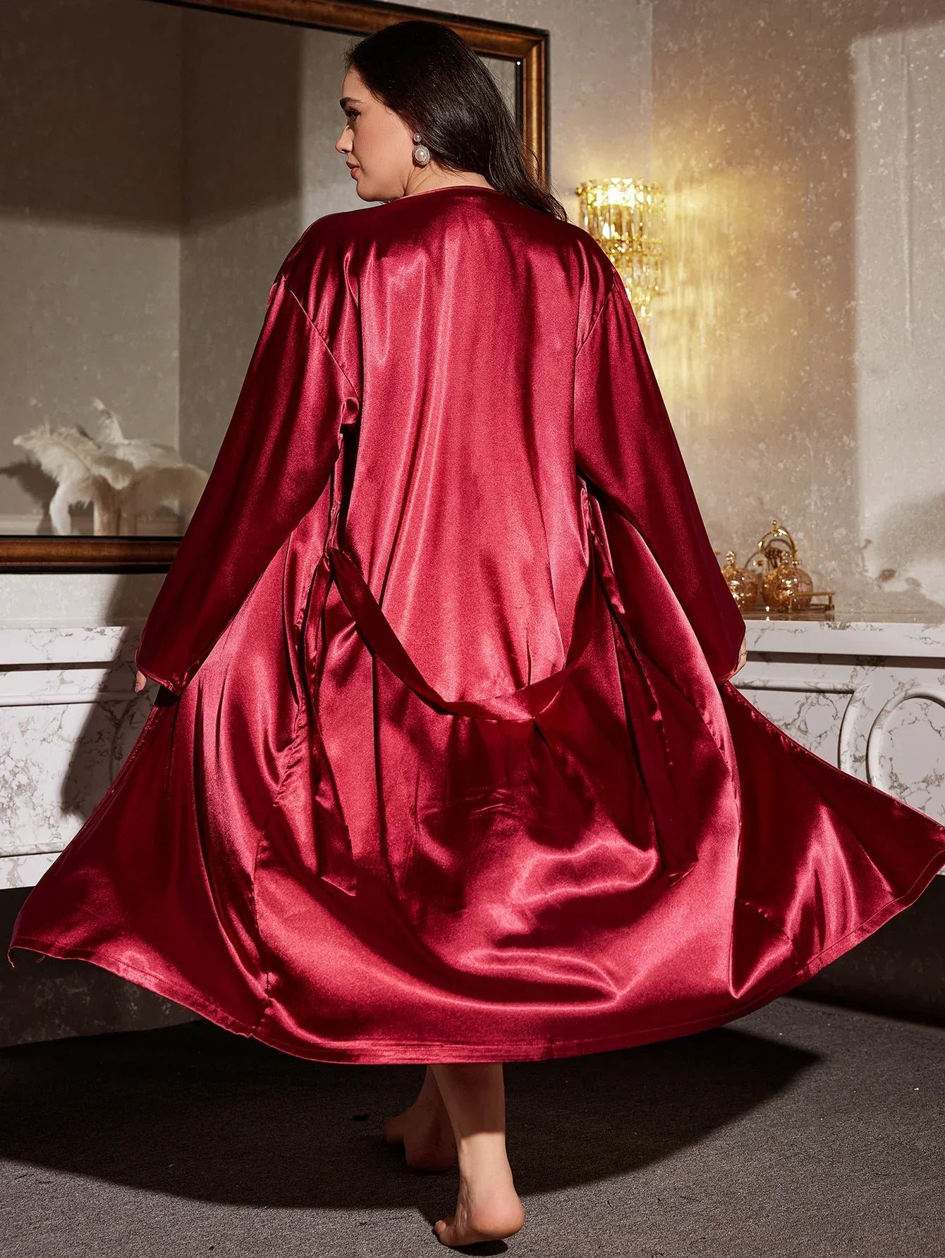 Knee-length nightdress with adjustable straps