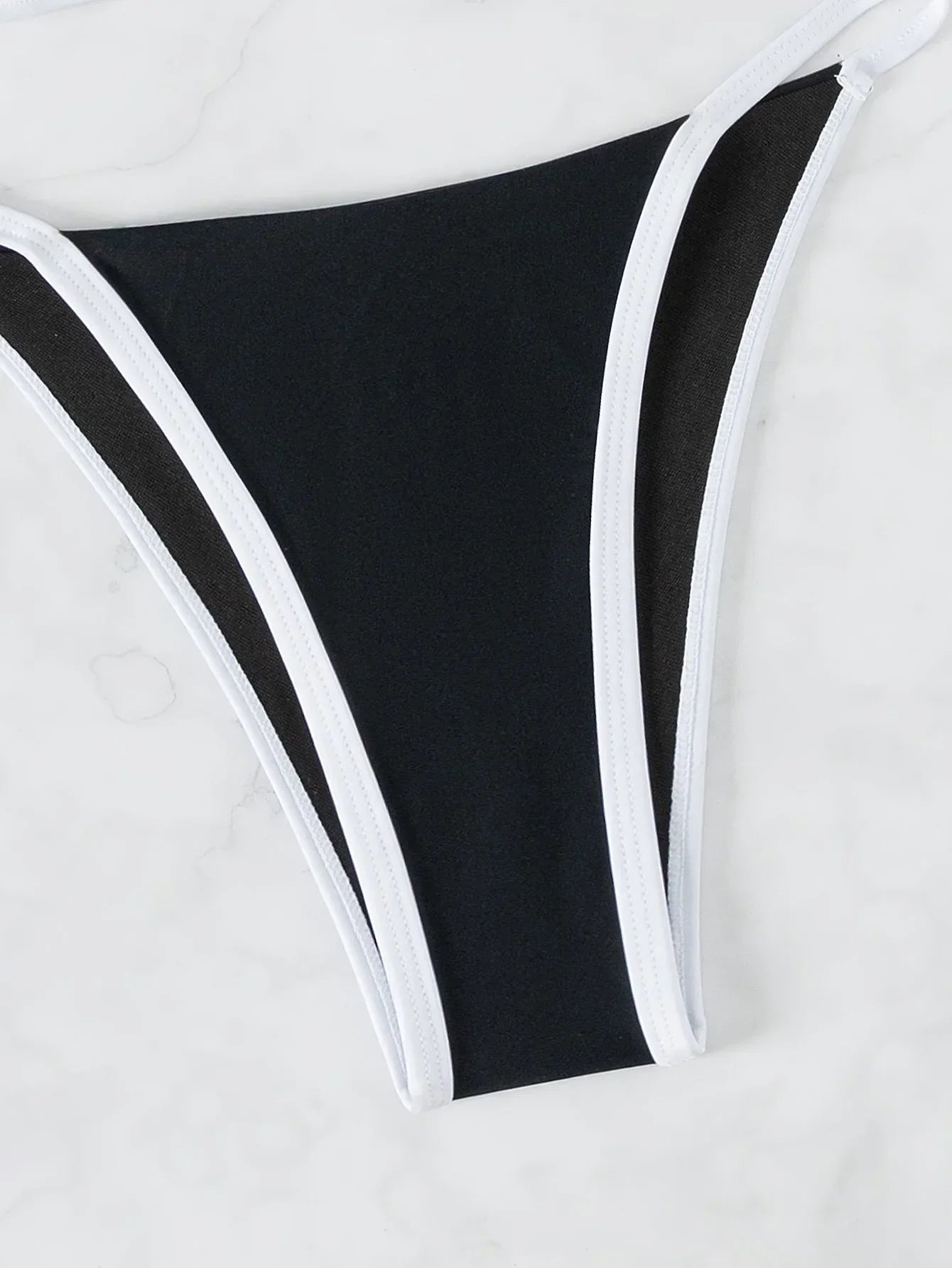 Bikini with a tie at the back