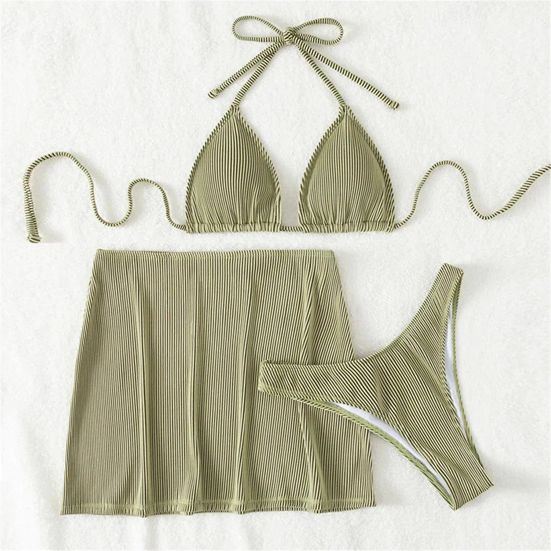 Ribbed bikini with a skirt.