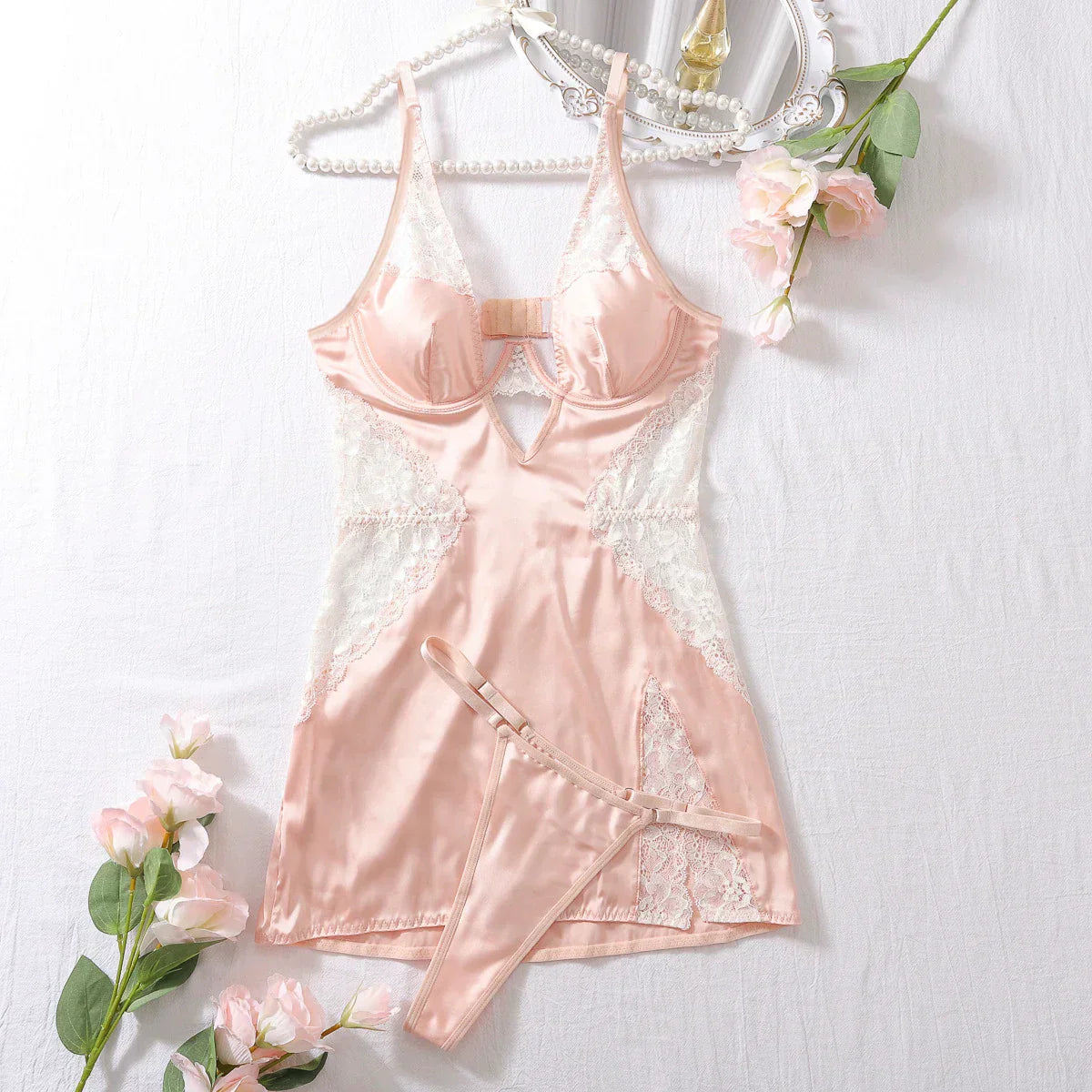 Nightgown with a deep neckline and underwiring
