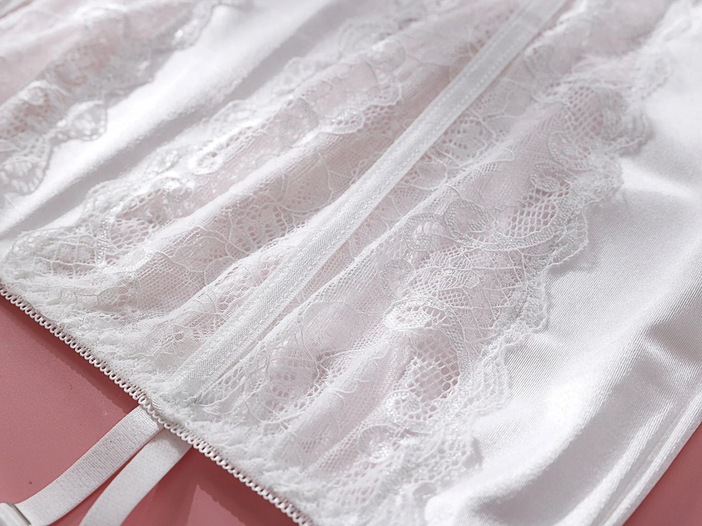 Fitted nightgown with a choker.