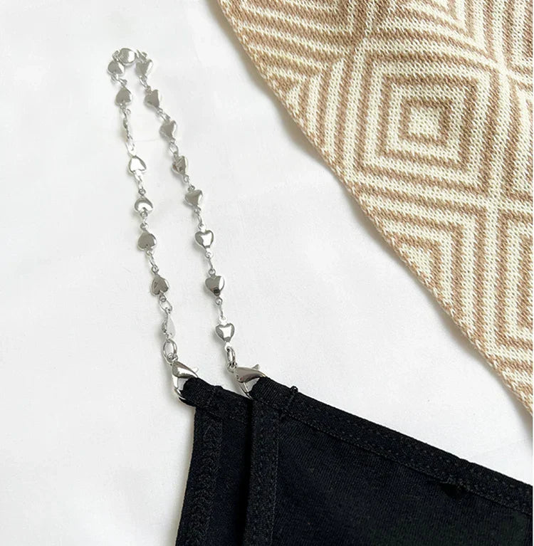 Thongs with a detachable chain