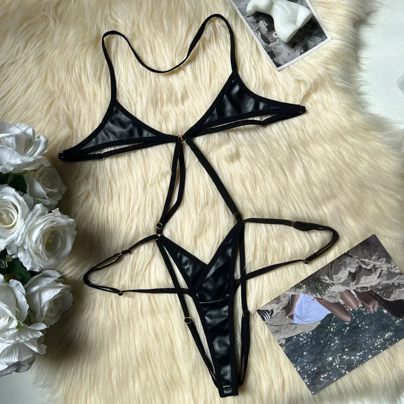 Nightwear set with triangular cups