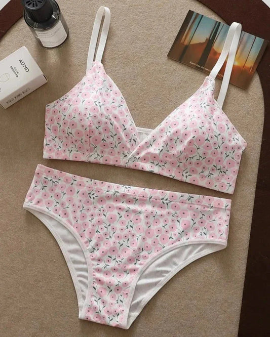 Comfortable floral lingerie set