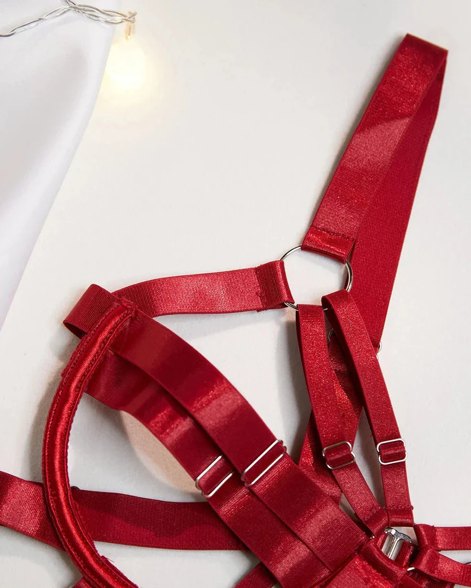 Body with adjustable straps
