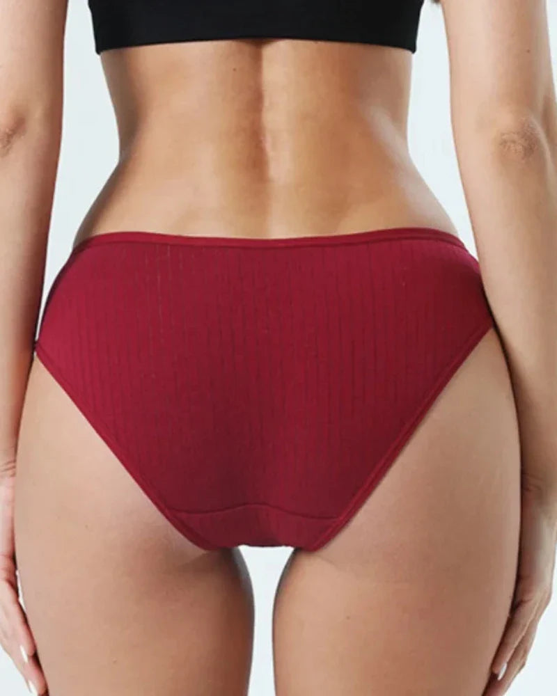 Comfortable hipster panties with a heart cut-out