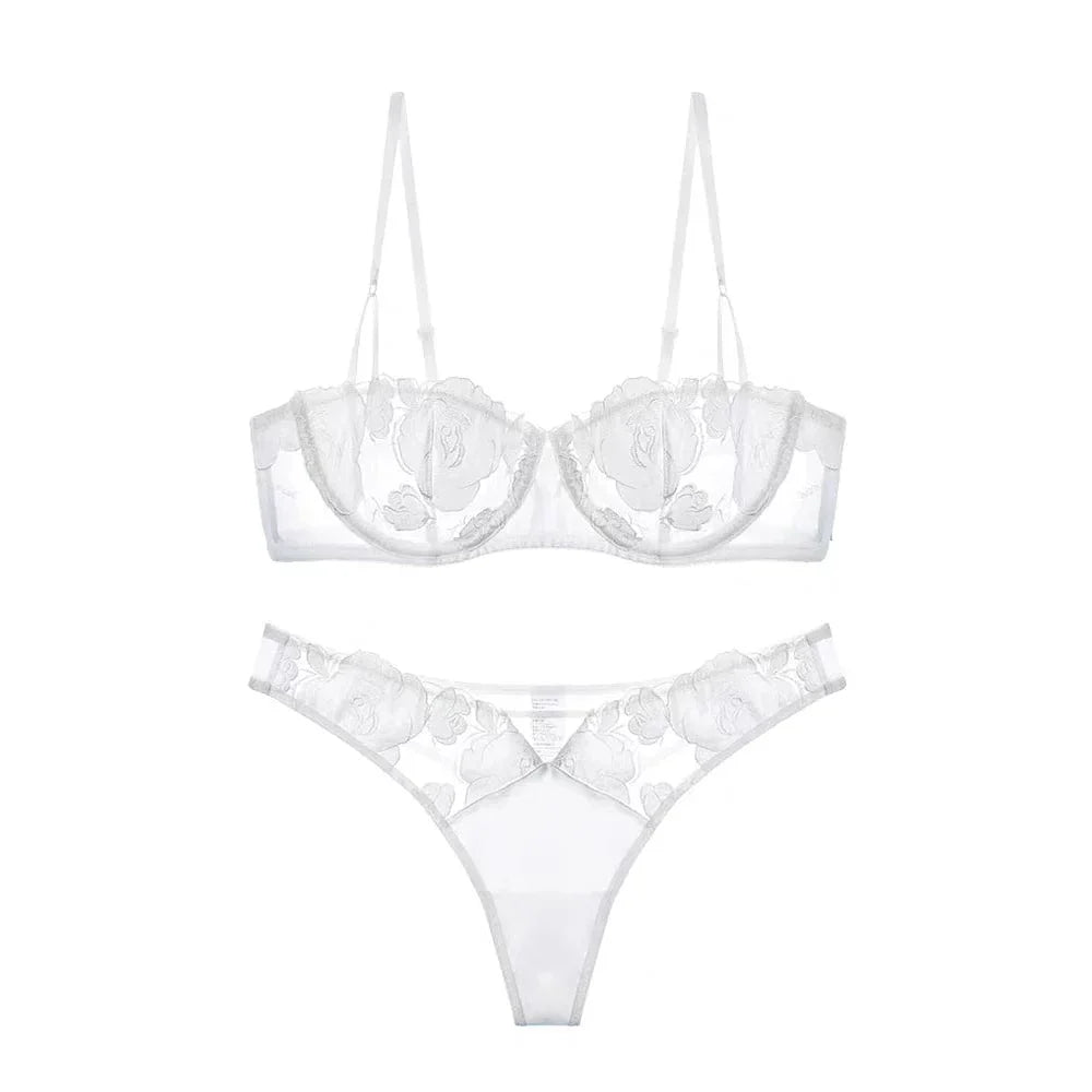 Siateczkowy komplet bielizny z kwiatowym haftem