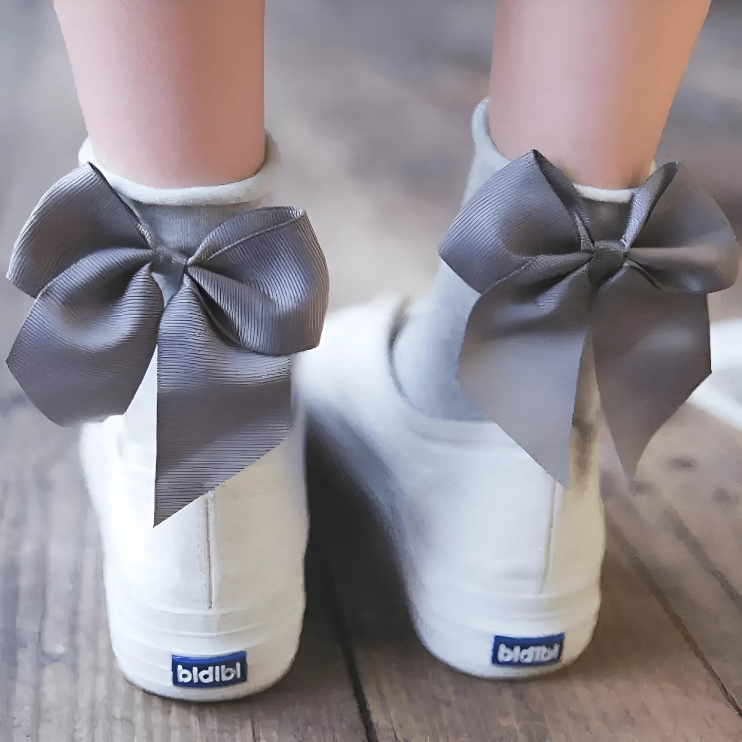 Grey Ankle Socks with Decorative Bow