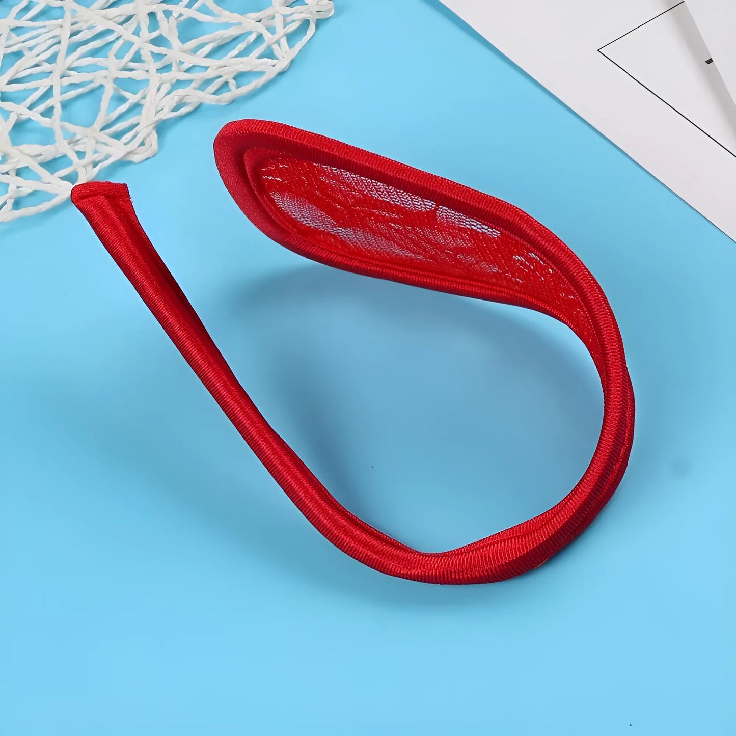 Universal Lace C-Strings