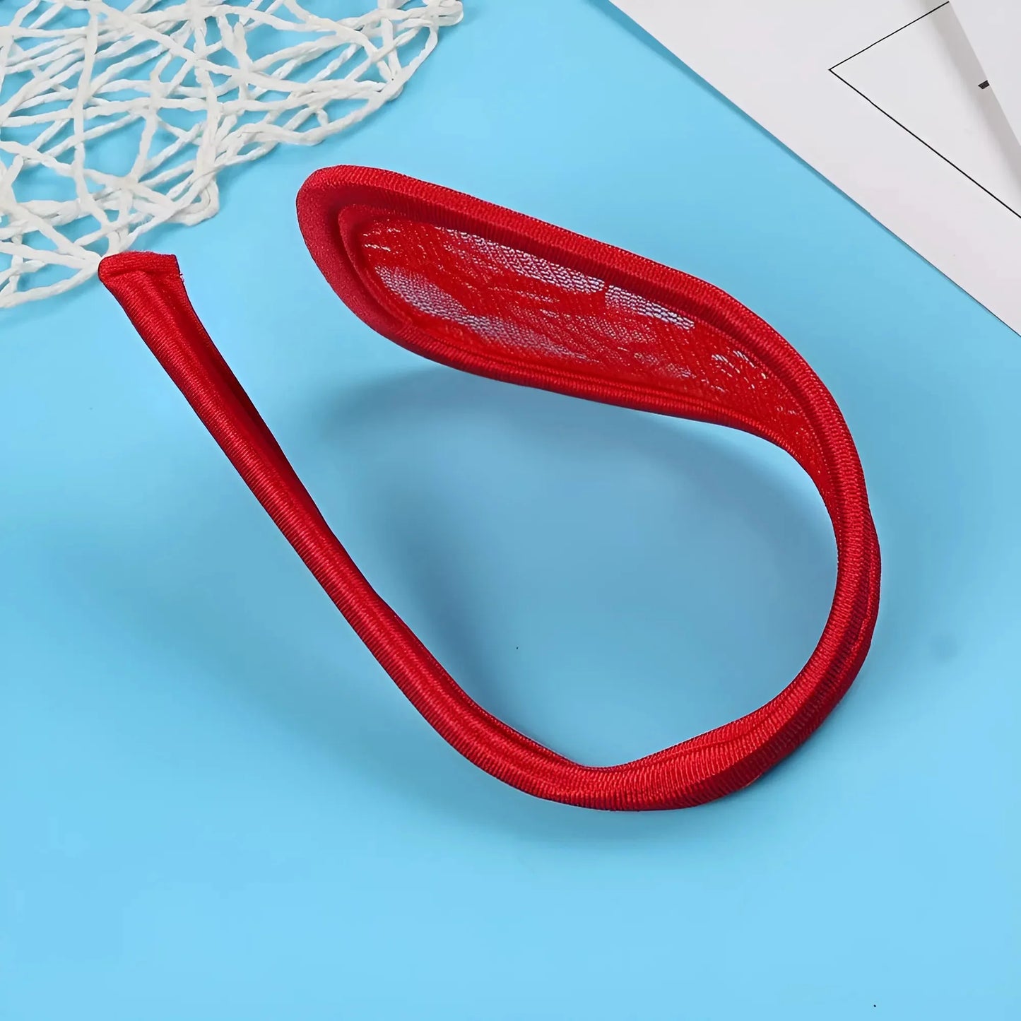 Universal Lace C-Strings