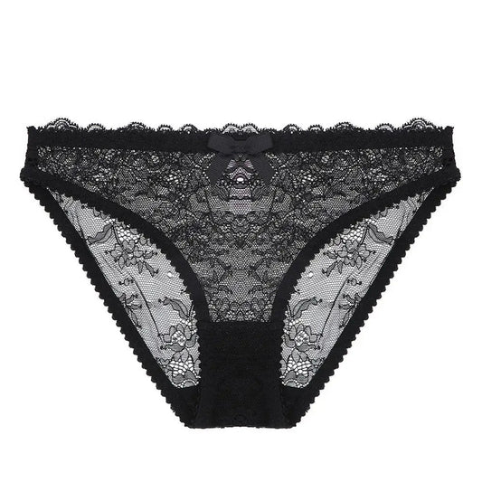 Lace briefs made of delicate lace