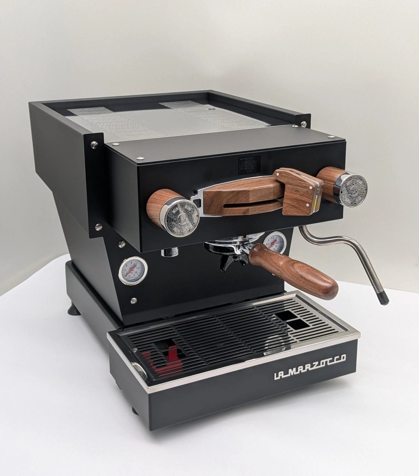 La Marzocco Linea Mini Espresso Machine – White / Walnut Accents