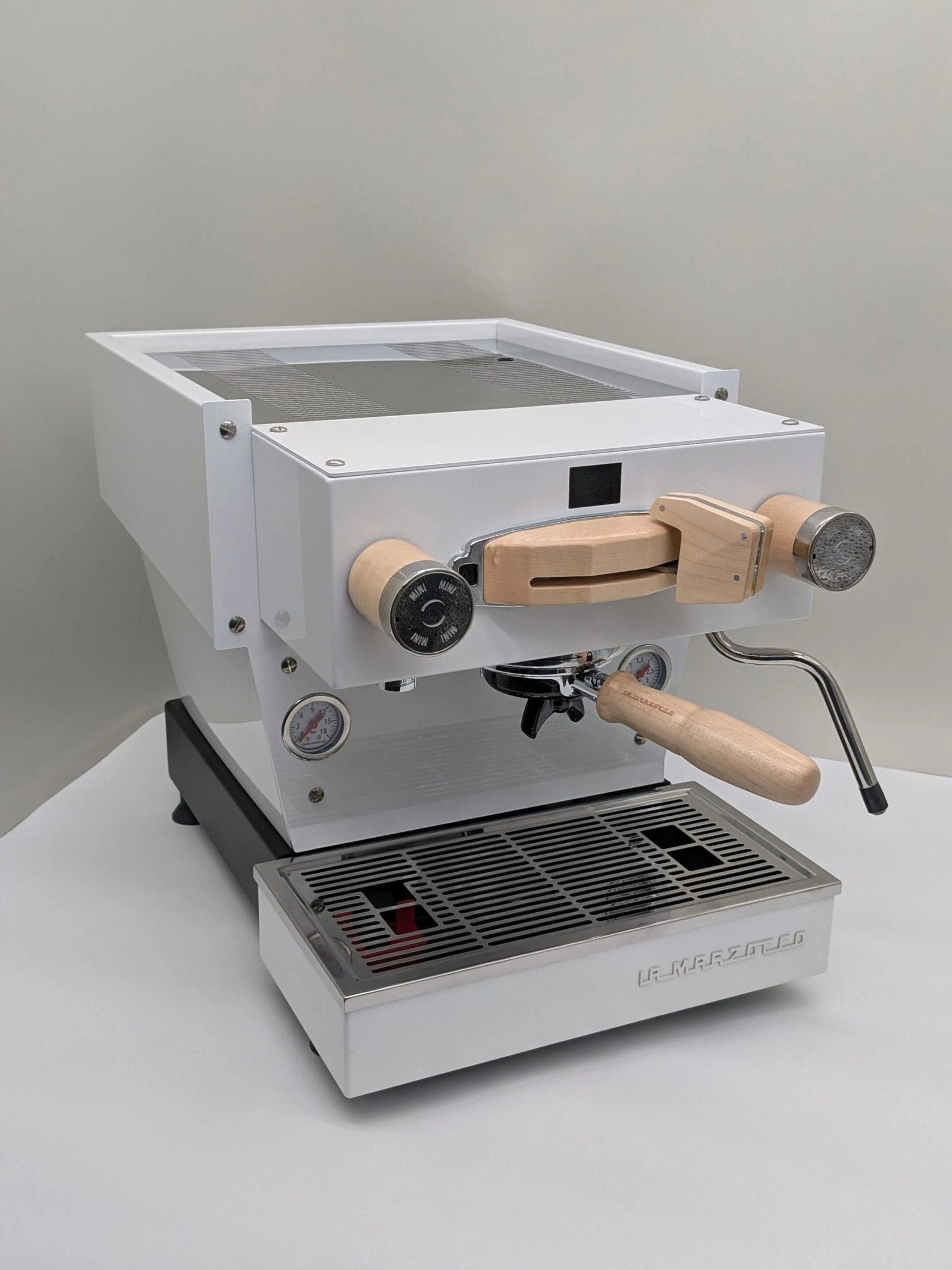 La Marzocco Linea Mini Espresso Machine – White / Walnut Accents