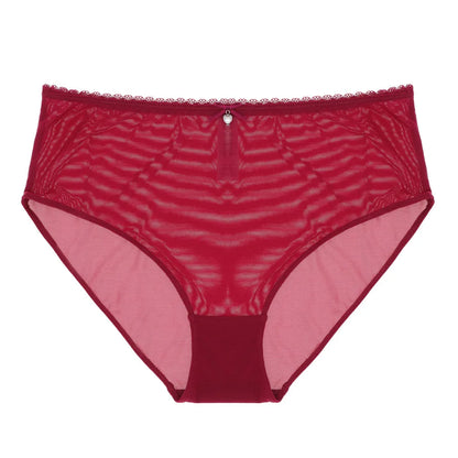 High-waisted briefs that shape the stomach.