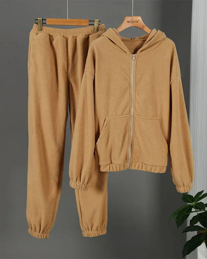 Loose velour tracksuit set with short sweatshirt